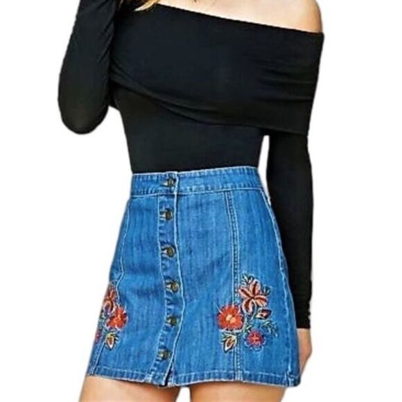 Forever 21 Floral Embroidered Button Front Denim Bohemian Mini Skirt Sz M - Picture 11 of 11